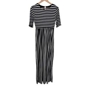Black White Stripe Print Dress Medium Short Sleeve Knit Minimalist Mod Stretch